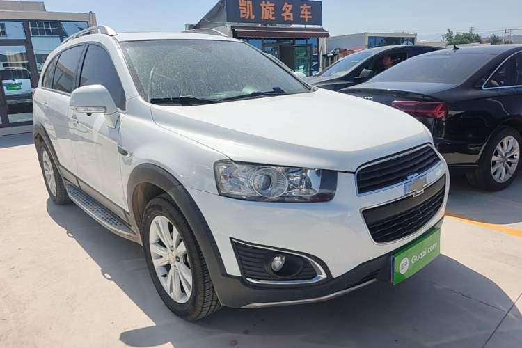 Used Chevrolet Captiva 2017 2.4L 4x4 Flagship Edition 7-Seater Front Right 45 Deg