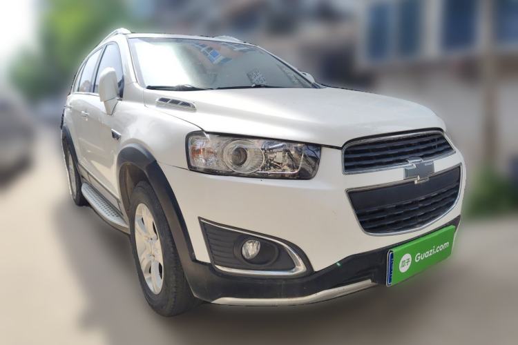 Used Chevrolet Captiva 2017 2.4L Two-Wheel Drive Luxury Edition 7 Seats Front Right 45 Deg