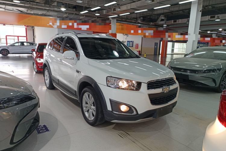 Used Chevrolet Captiva 2017 2.4L 4x4 Flagship Edition 7-Seater Front Right 45 Deg