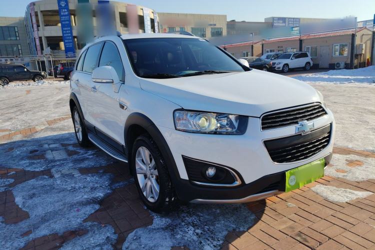 Used Chevrolet Captiva 2017 2.4L 4x4 Flagship Edition 7-Seater Front Right 45 Deg