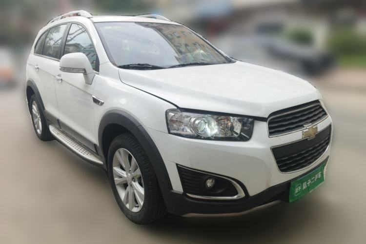 Used Chevrolet Captiva 2017 2.4L 4x4 Flagship Edition 7-Seater Front Right 45 Deg