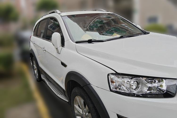 Used Chevrolet Captiva 2017 2.4L 4x4 Flagship Edition 7-Seater Front Right 45 Deg