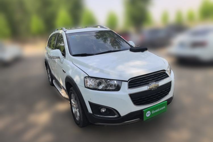 Used Chevrolet Captiva 2017 2.4L Two-Wheel Drive Urban Version 7 Seats Front Right 45 Deg
