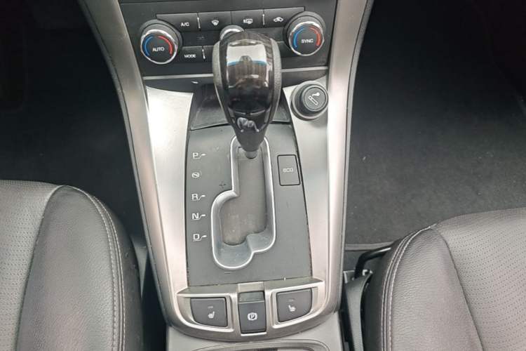Used Chevrolet Captiva 2017 2.4L Two-Wheel Drive Luxury Edition 7 Seats Gear Lever