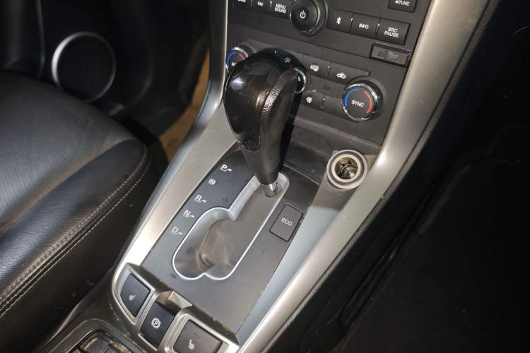 Used Chevrolet Captiva 2017 2.4L Two-Wheel Drive Luxury Edition 7 Seats Gear Lever