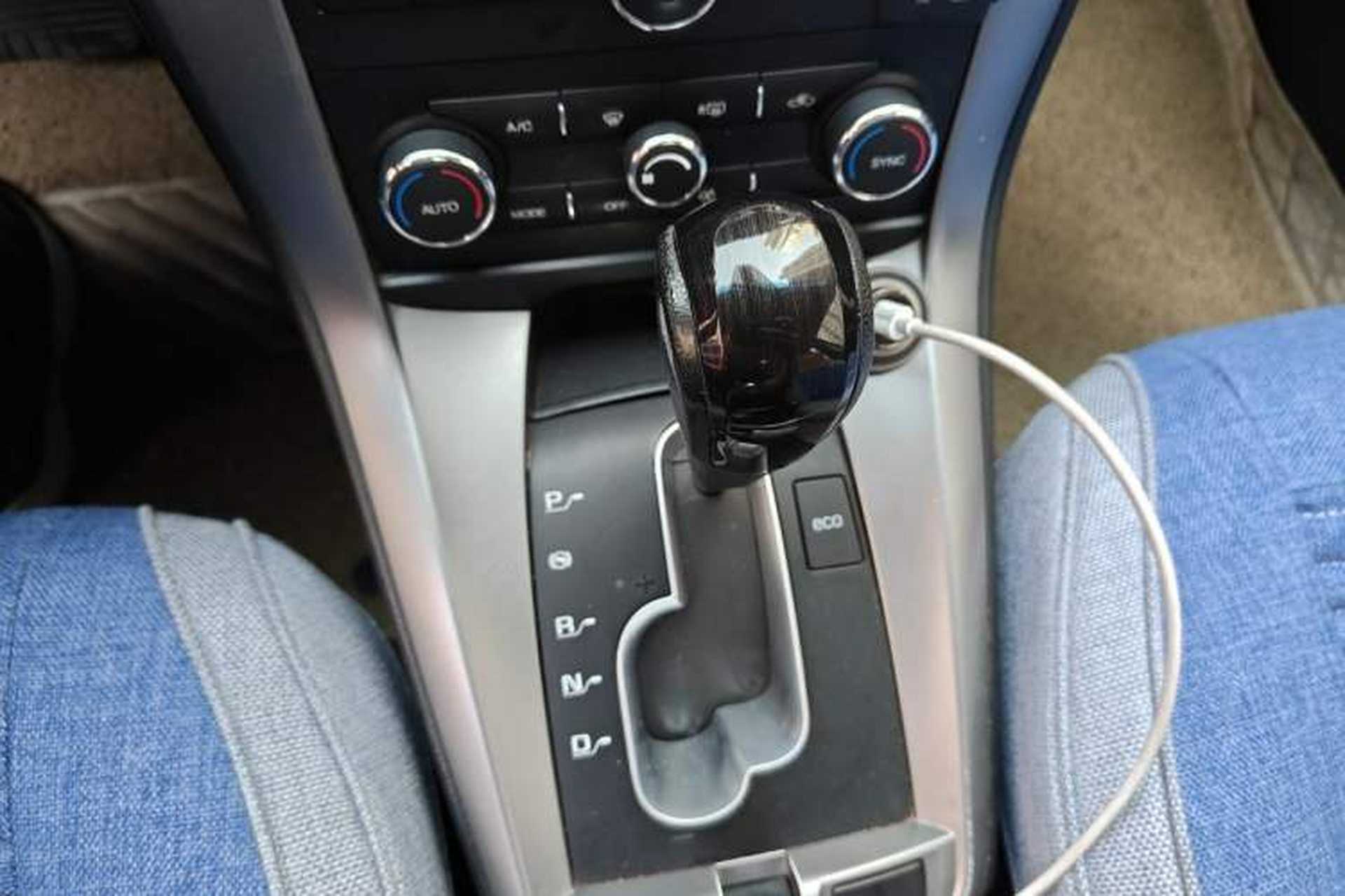 Used Chevrolet Captiva 2017 2.4L 4x4 Flagship Edition 7-Seater Gear Lever