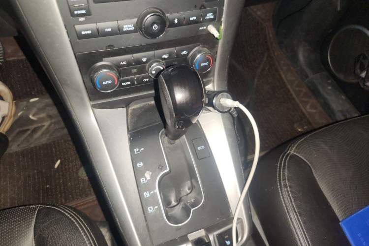Used Chevrolet Captiva 2017 2.4L 4x4 Flagship Edition 7-Seater Gear Lever