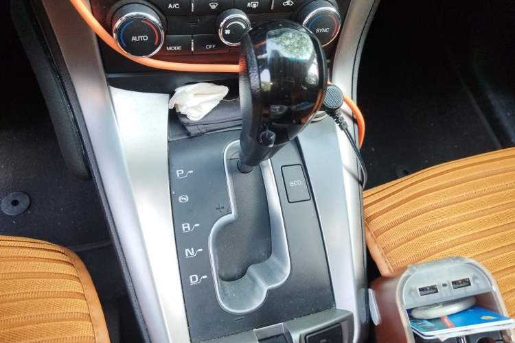 Used Chevrolet Captiva 2017 2.4L 4x4 Flagship Edition 7-Seater Gear Lever