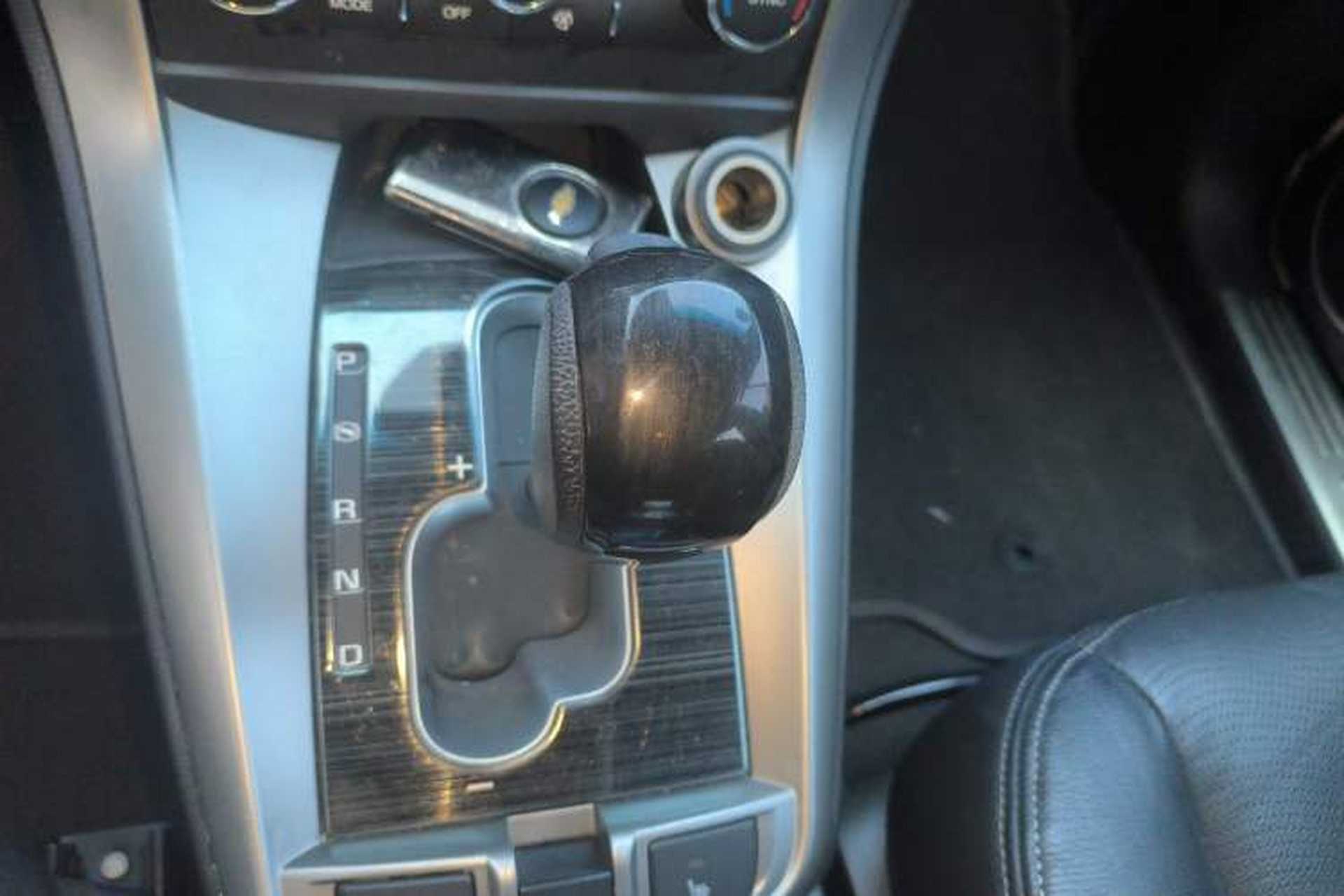 Used Chevrolet Captiva 2017 2.4L 4x4 Flagship Edition 7-Seater Gear Lever