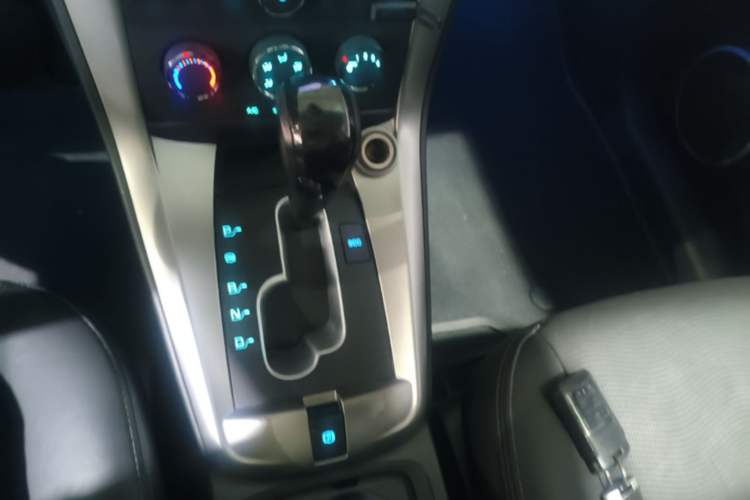 Used Chevrolet Captiva 2017 2.4L Two-Wheel Drive Urban Version 7 Seats Gear Lever