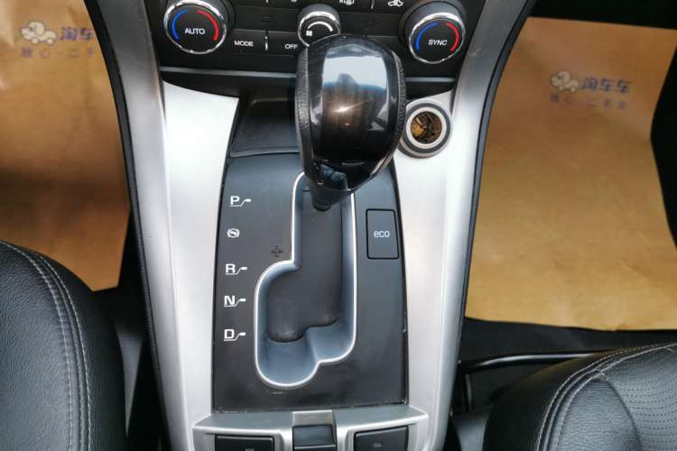 Used Chevrolet Captiva 2017 2.4L 4x4 Flagship Edition 7-Seater Gear Lever