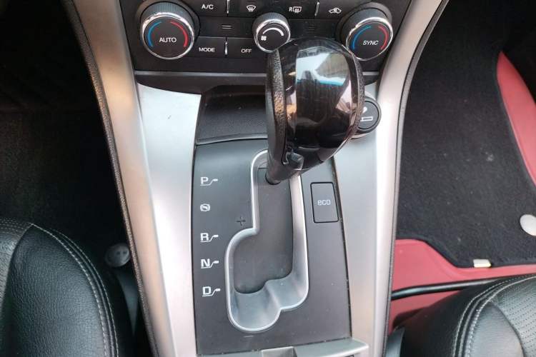 Used Chevrolet Captiva 2017 2.4L Two-Wheel Drive Luxury Edition 7 Seats Gear Lever