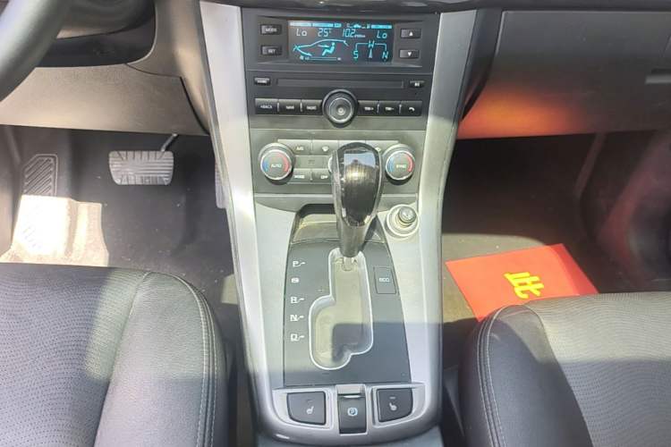 Used Chevrolet Captiva 2017 2.4L 4x4 Flagship Edition 7-Seater Gear Lever