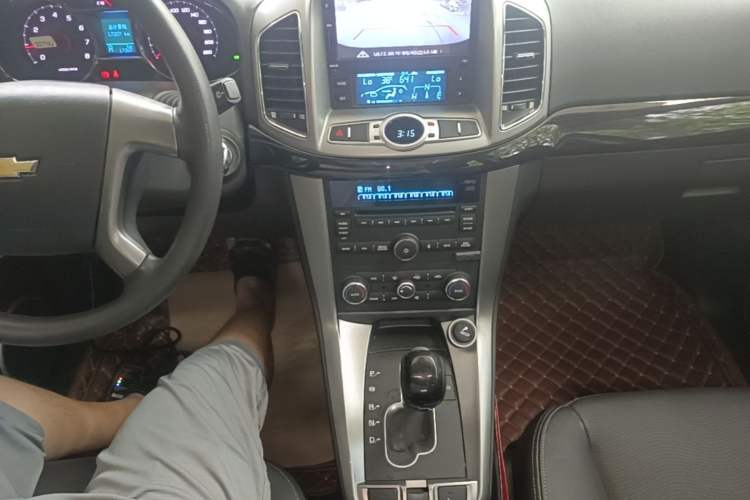 Used Chevrolet Captiva 2017 2.4L Two-Wheel Drive Luxury Edition 7 Seats Gear Lever