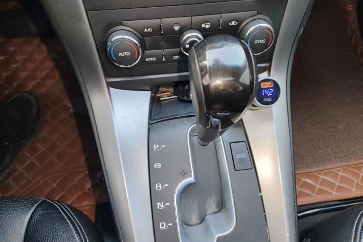 Used Chevrolet Captiva 2017 2.4L Two-Wheel Drive Luxury Edition 7 Seats Gear Lever