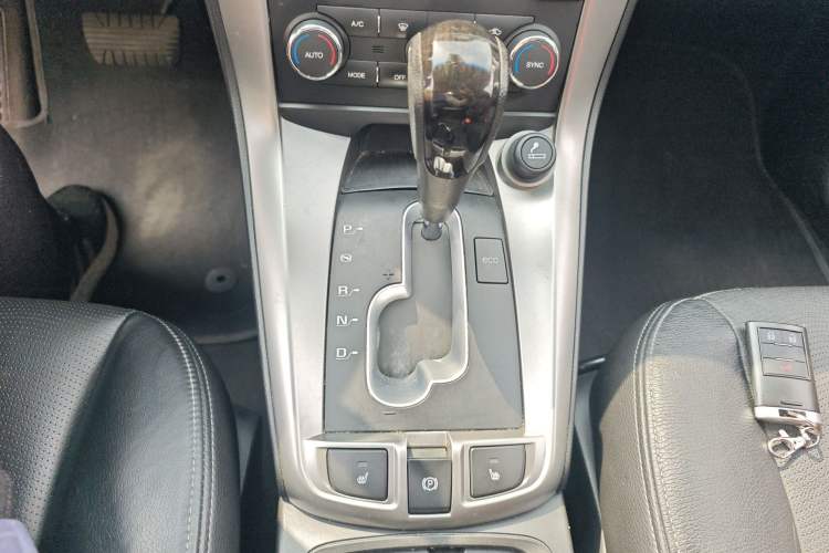 Used Chevrolet Captiva 2017 2.4L Two-Wheel Drive Luxury Edition 7 Seats Gear Lever