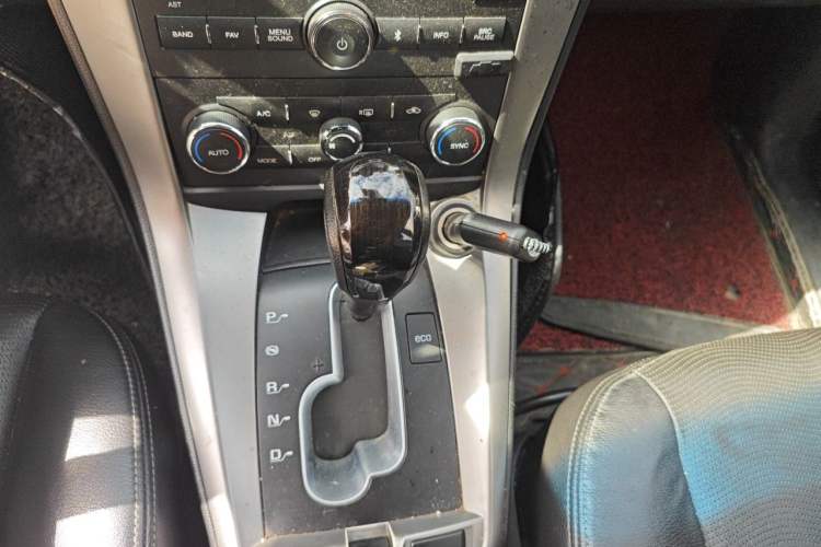 Used Chevrolet Captiva 2017 2.4L 4x4 Flagship Edition 7-Seater Gear Lever