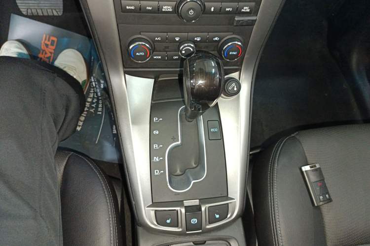 Used Chevrolet Captiva 2017 2.4L 4x4 Flagship Edition 7-Seater Gear Lever