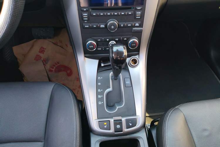 Used Chevrolet Captiva 2017 2.4L 4x4 Flagship Edition 7-Seater Gear Lever