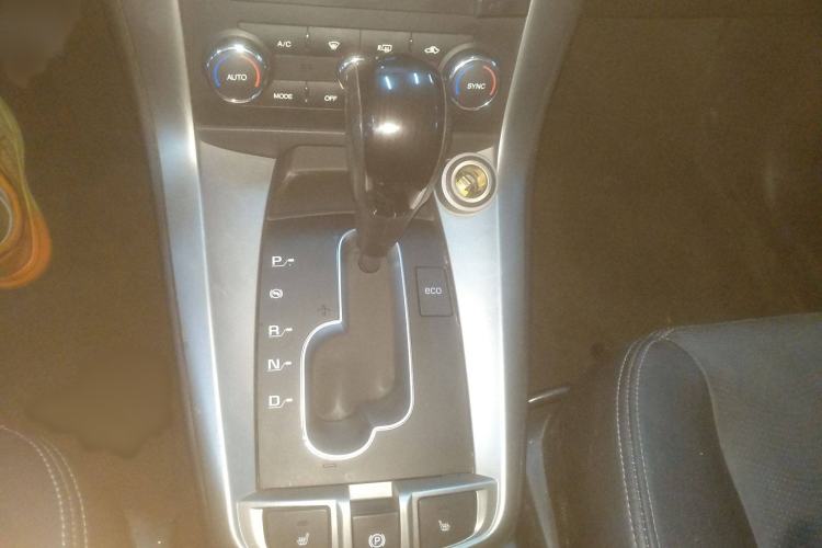 Used Chevrolet Captiva 2017 2.4L Two-Wheel Drive Luxury Edition 7 Seats Gear Lever