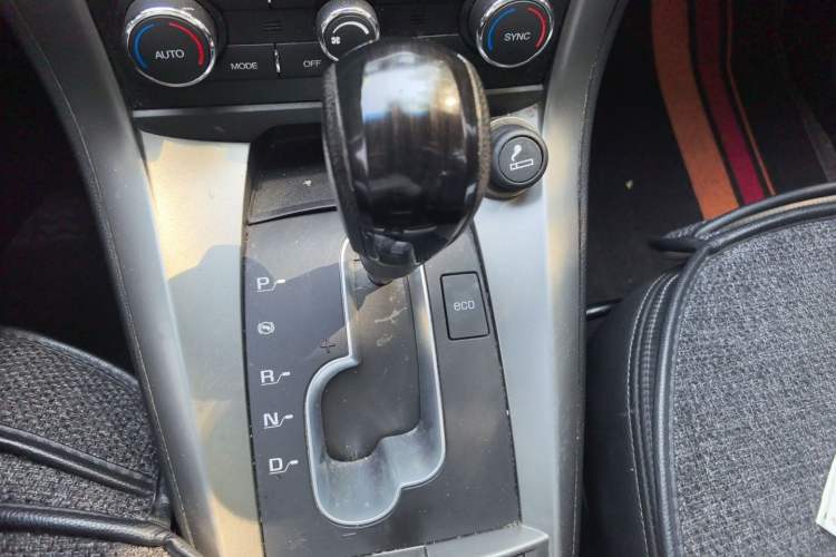 Used Chevrolet Captiva 2017 2.4L Two-Wheel Drive Urban Version 7 Seats Gear Lever