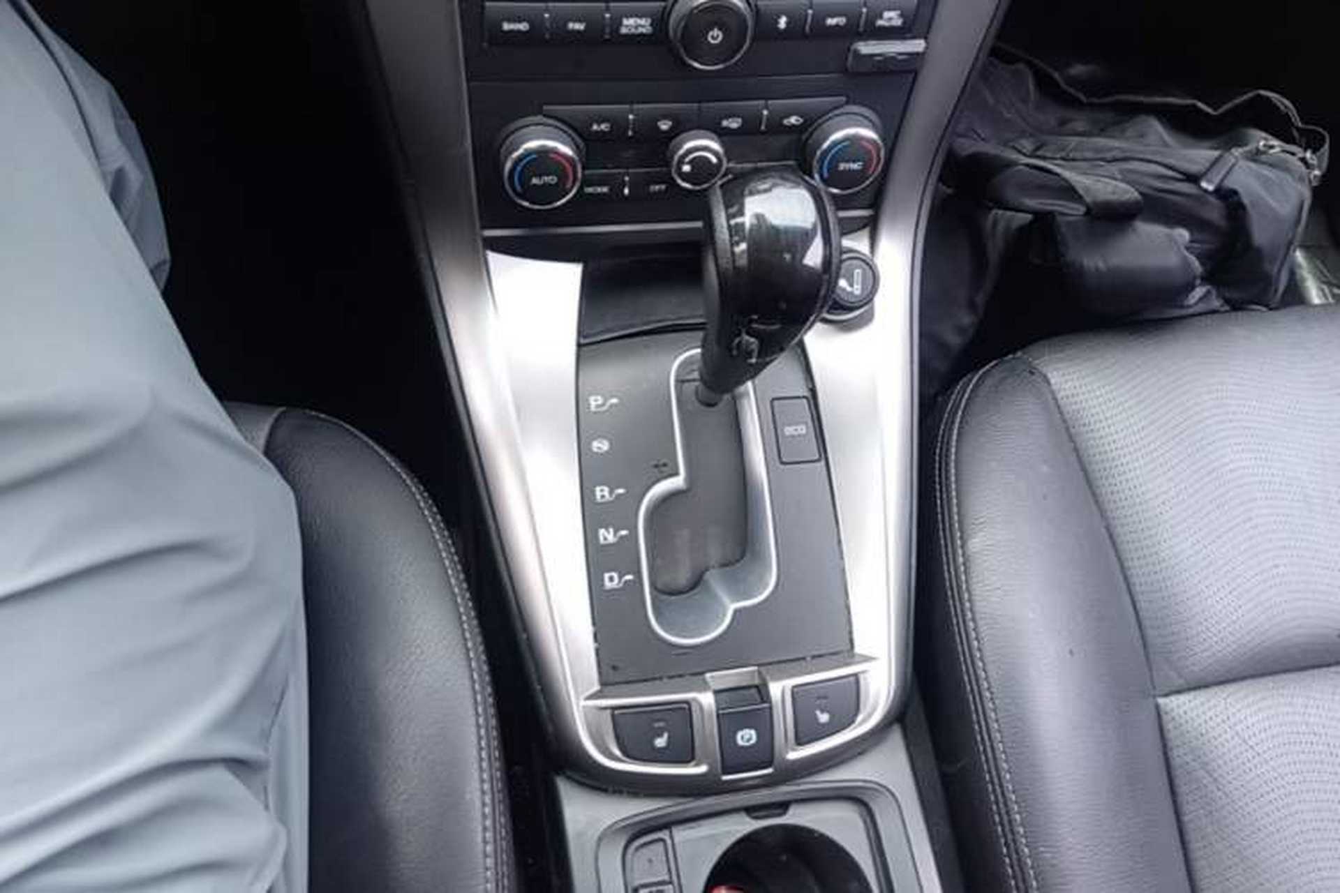 Used Chevrolet Captiva 2017 2.4L Two-Wheel Drive Luxury Edition 7 Seats Gear Lever