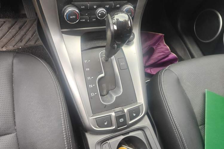 Used Chevrolet Captiva 2017 2.4L Two-Wheel Drive Luxury Edition 7 Seats Gear Lever