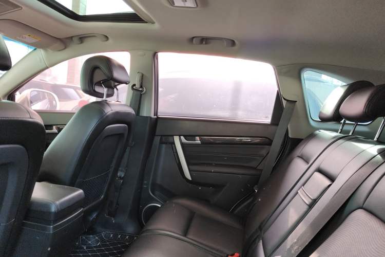 Used Chevrolet Captiva 2017 2.4L 4x4 Flagship Edition 7-Seater Interior 1