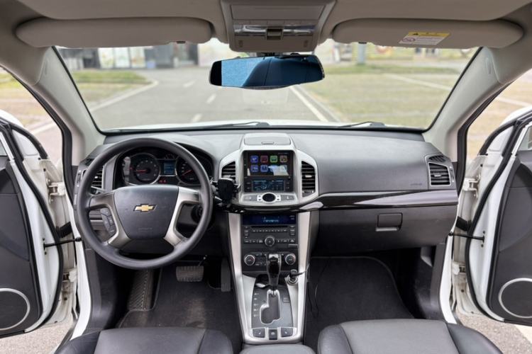 Used Chevrolet Captiva 2017 2.4L Two-Wheel Drive Luxury Edition 7 Seats Interior 1