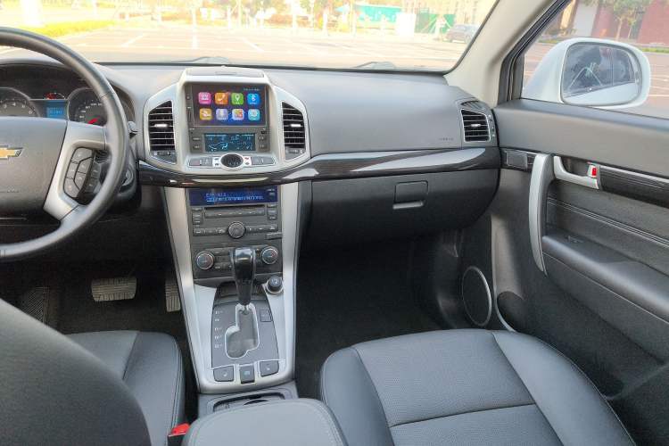 Used Chevrolet Captiva 2017 2.4L 4x4 Flagship Edition 7-Seater Interior 2