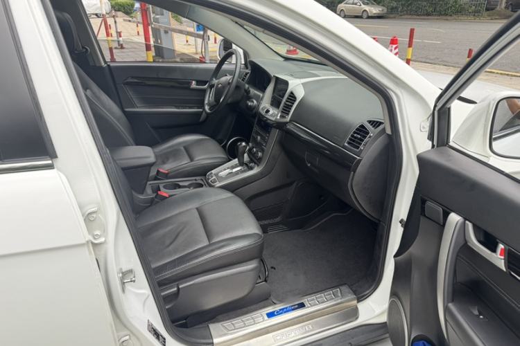 Used Chevrolet Captiva 2017 2.4L Two-Wheel Drive Luxury Edition 7 Seats Interior 3