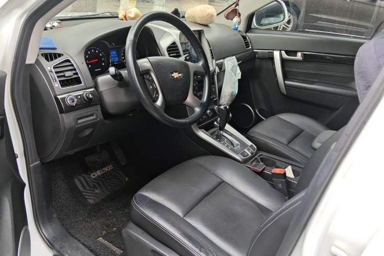 Used Chevrolet Captiva 2017 2.4L 4x4 Flagship Edition 7-Seater Interior 3