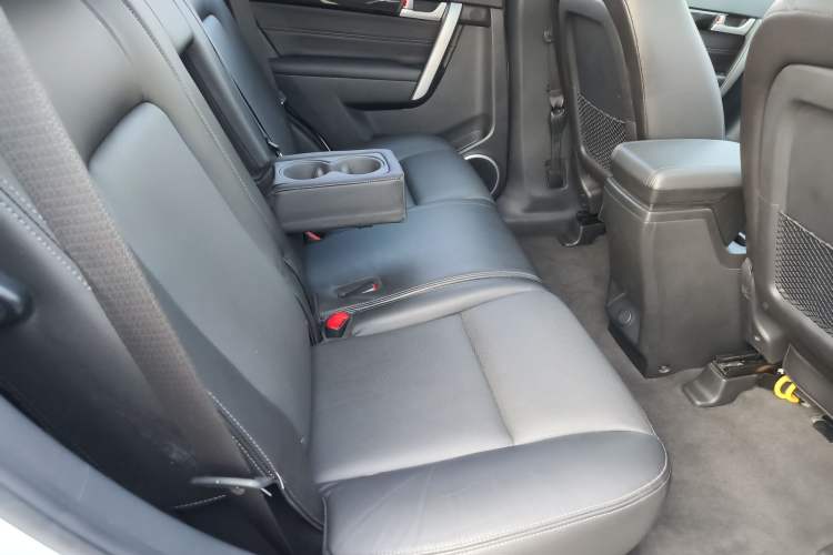 Used Chevrolet Captiva 2017 2.4L 4x4 Flagship Edition 7-Seater Interior 3