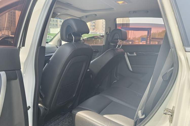 Used Chevrolet Captiva 2017 2.4L Two-Wheel Drive Luxury Edition 7 Seats Interior 4