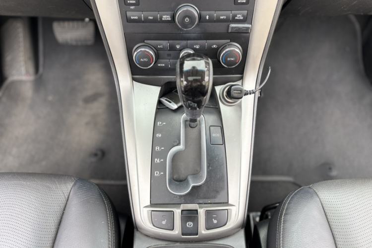 Used Chevrolet Captiva 2017 2.4L Two-Wheel Drive Luxury Edition 7 Seats Interior 4