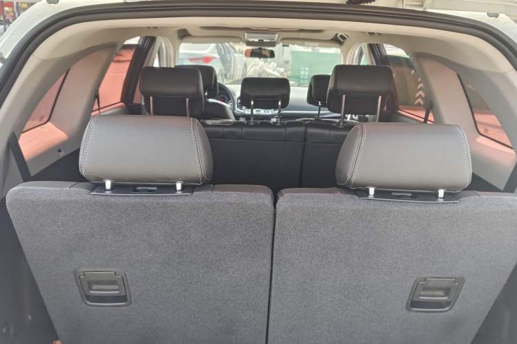 Used Chevrolet Captiva 2017 2.4L Two-Wheel Drive Luxury Edition 7 Seats Interior 5