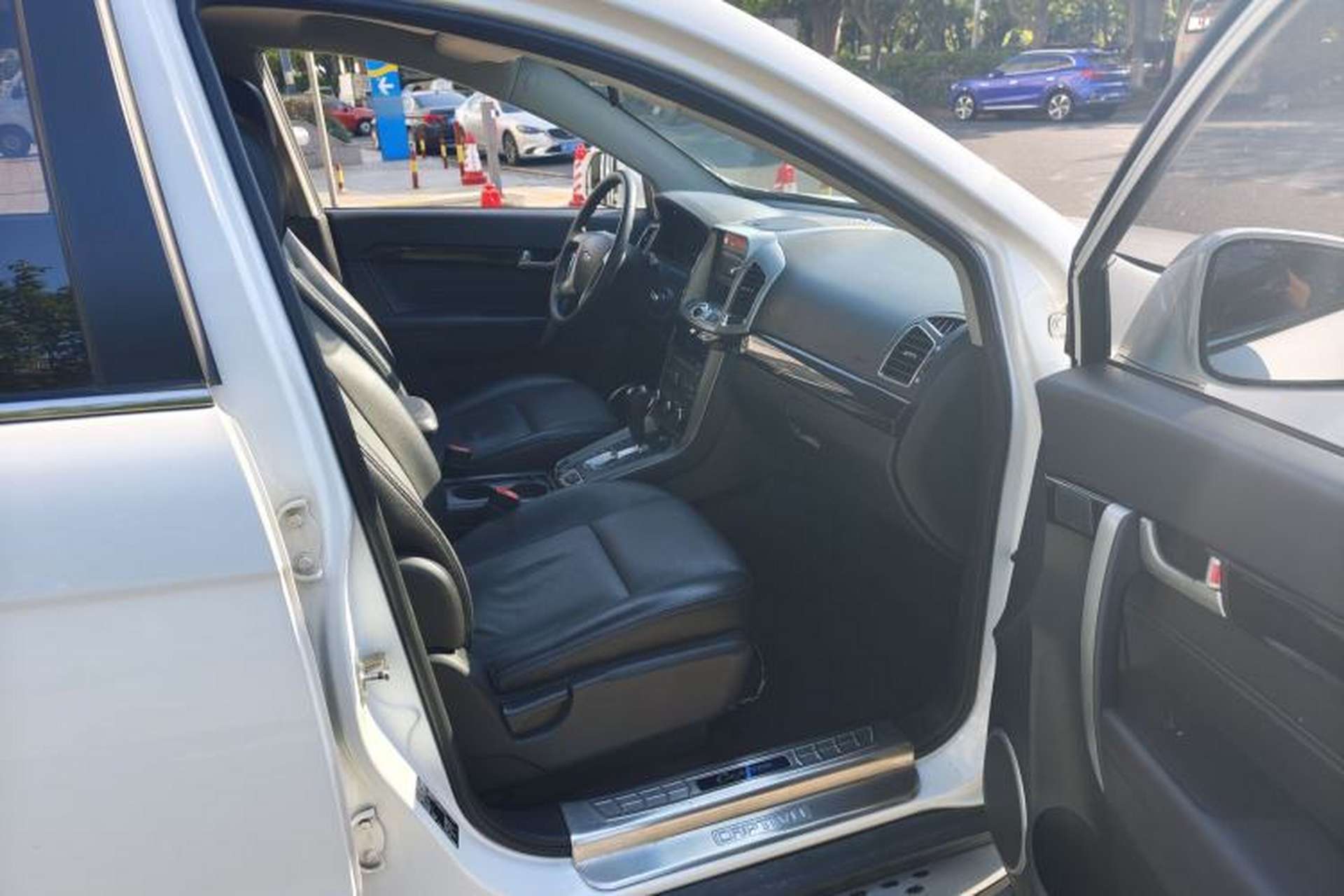 Used Chevrolet Captiva 2017 2.4L Two-Wheel Drive Luxury Edition 7 Seats Interior 5