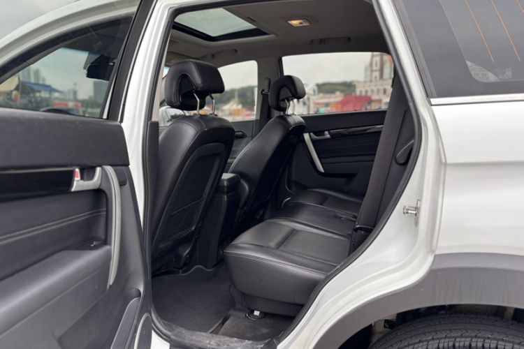 Used Chevrolet Captiva 2017 2.4L Two-Wheel Drive Luxury Edition 7 Seats Interior 6