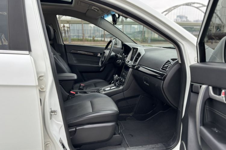 Used Chevrolet Captiva 2017 2.4L Two-Wheel Drive Luxury Edition 7 Seats Interior 7