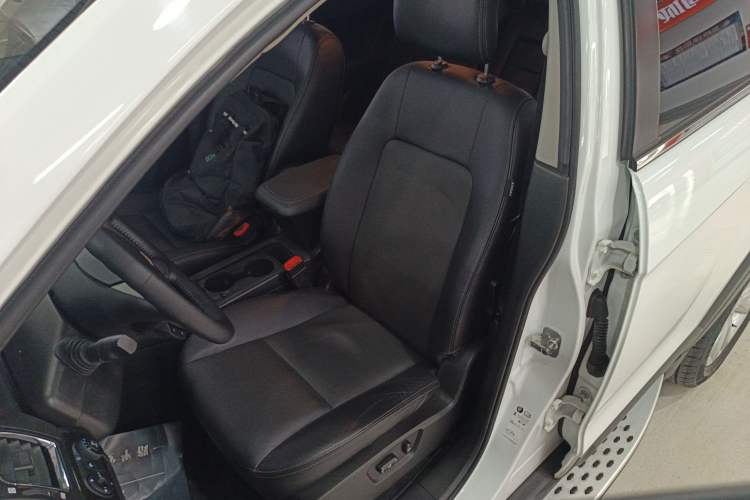 Used Chevrolet Captiva 2017 2.4L 4x4 Flagship Edition 7-Seater Left Front Seat