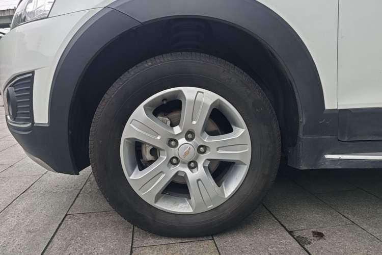 Used Chevrolet Captiva 2017 2.4L Two-Wheel Drive Luxury Edition 7 Seats Left Front Wheel Hub