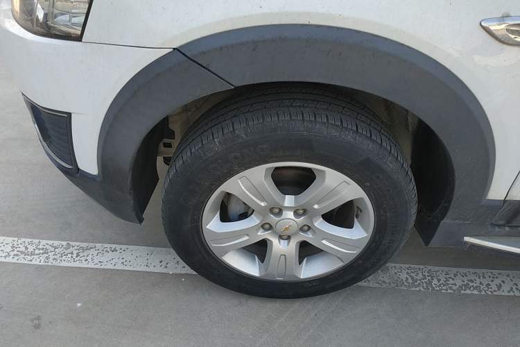 Used Chevrolet Captiva 2017 2.4L Two-Wheel Drive Luxury Edition 7 Seats Left Front Wheel Hub