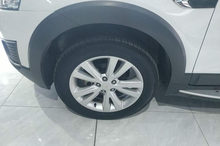 Used Chevrolet Captiva 2017 2.4L 4x4 Flagship Edition 7-Seater Left Front Wheel Hub