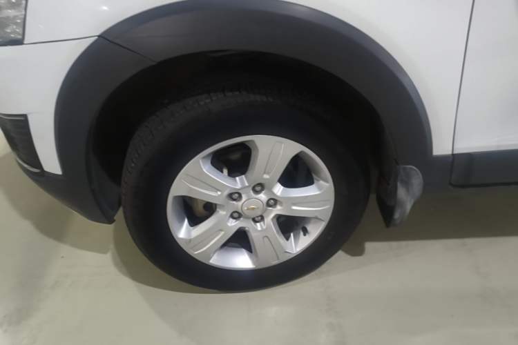 Used Chevrolet Captiva 2017 2.4L Two-Wheel Drive Urban Version 7 Seats Left Front Wheel Hub