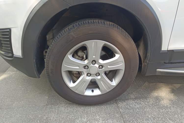 Used Chevrolet Captiva 2017 2.4L Two-Wheel Drive Luxury Edition 7 Seats Left Front Wheel Hub