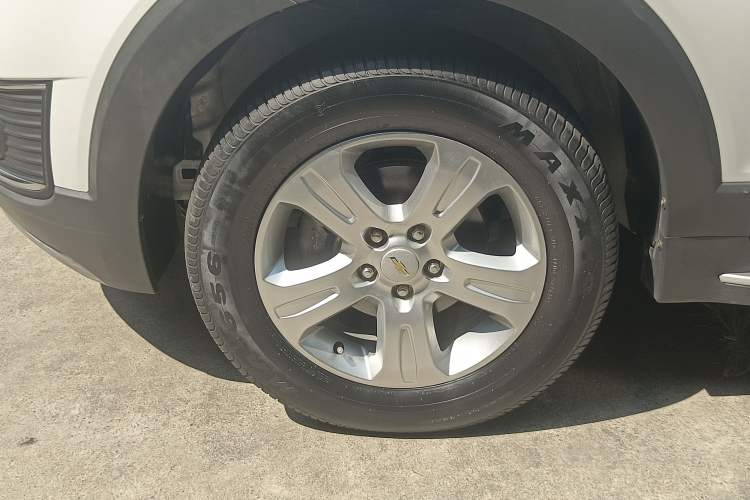Used Chevrolet Captiva 2017 2.4L Two-Wheel Drive Luxury Edition 7 Seats Left Front Wheel Hub