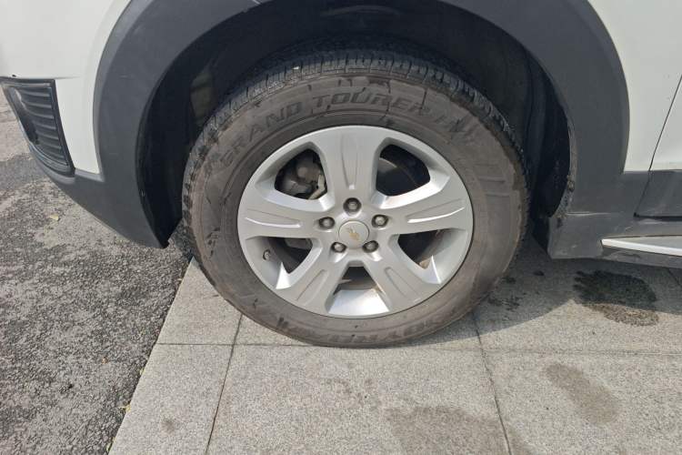 Used Chevrolet Captiva 2017 2.4L Two-Wheel Drive Luxury Edition 7 Seats Left Front Wheel Hub