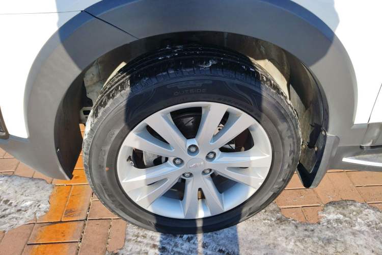 Used Chevrolet Captiva 2017 2.4L 4x4 Flagship Edition 7-Seater Left Front Wheel Hub
