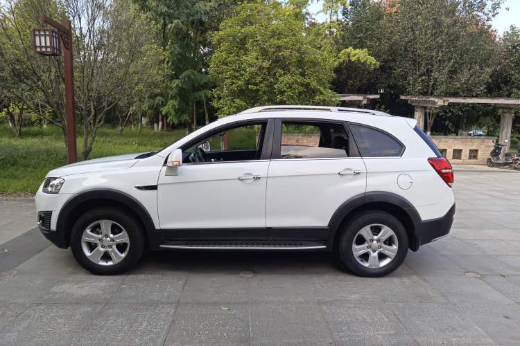 Used Chevrolet Captiva 2017 2.4L Two-Wheel Drive Luxury Edition 7 Seats Left Side