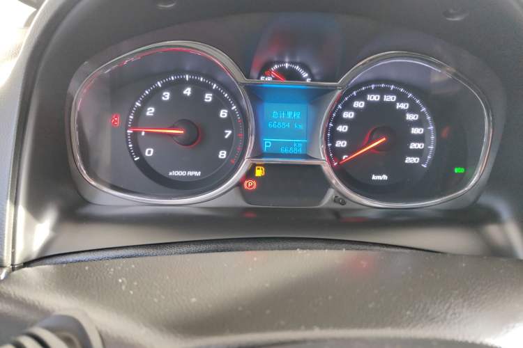 Used Chevrolet Captiva 2017 2.4L 4x4 Flagship Edition 7-Seater Odometer Close Up